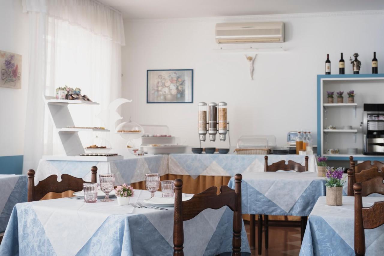 רימיני Hotel Cheri מראה חיצוני תמונה