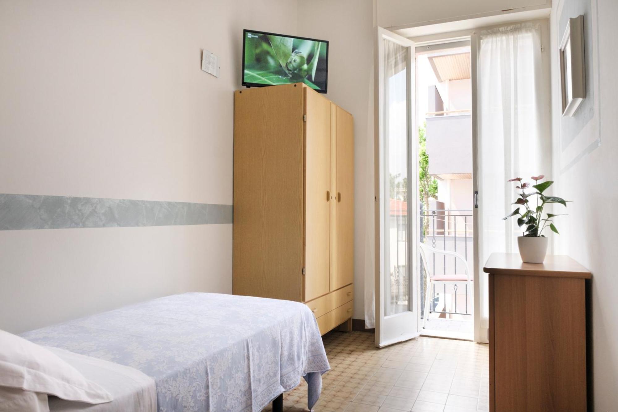 רימיני Hotel Cheri מראה חיצוני תמונה
