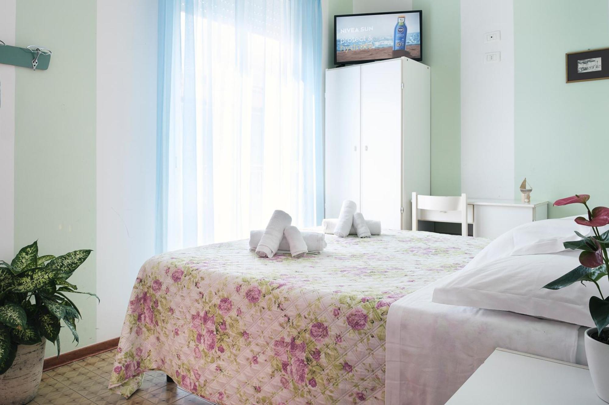 רימיני Hotel Cheri מראה חיצוני תמונה
