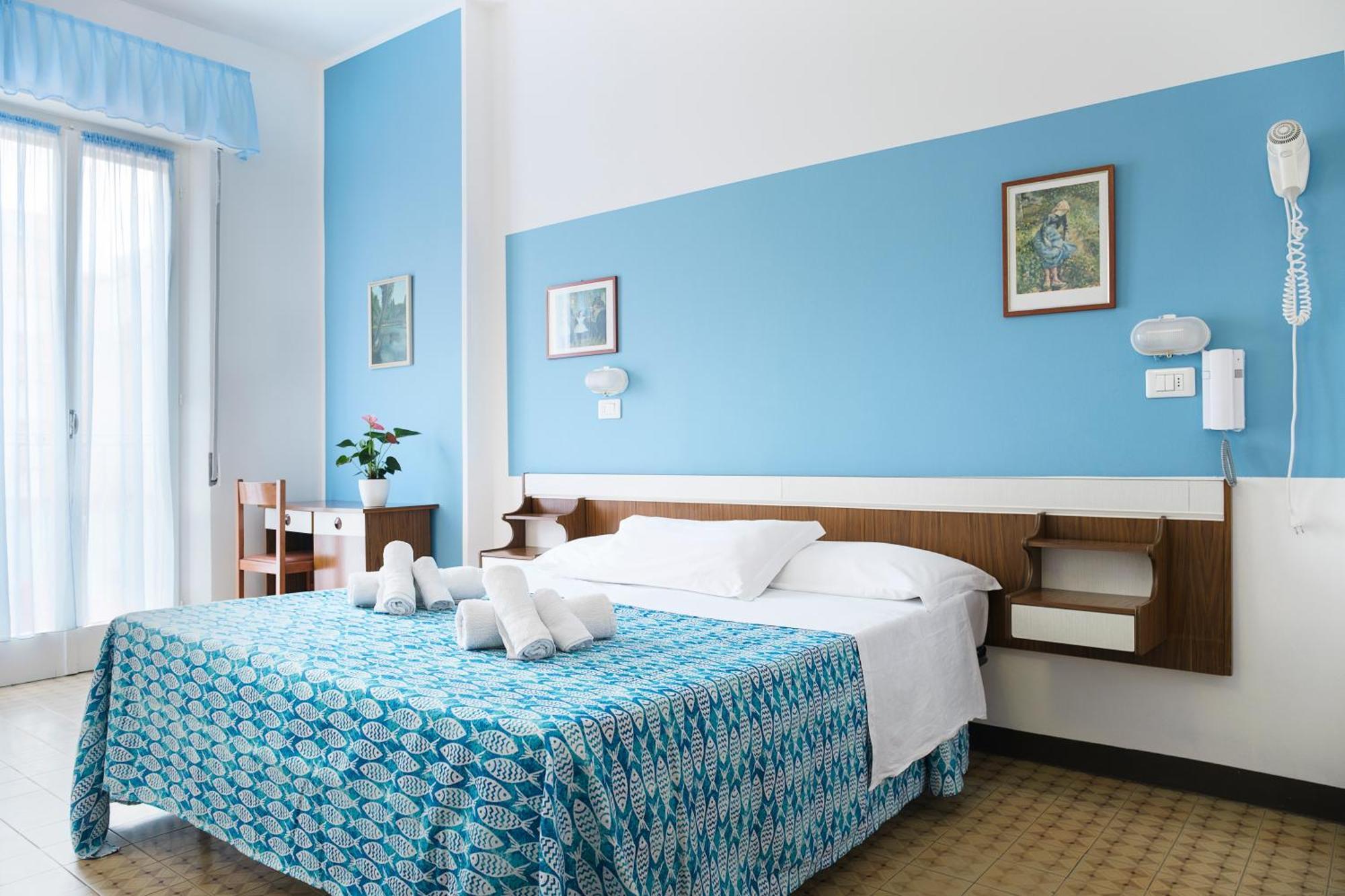 רימיני Hotel Cheri מראה חיצוני תמונה