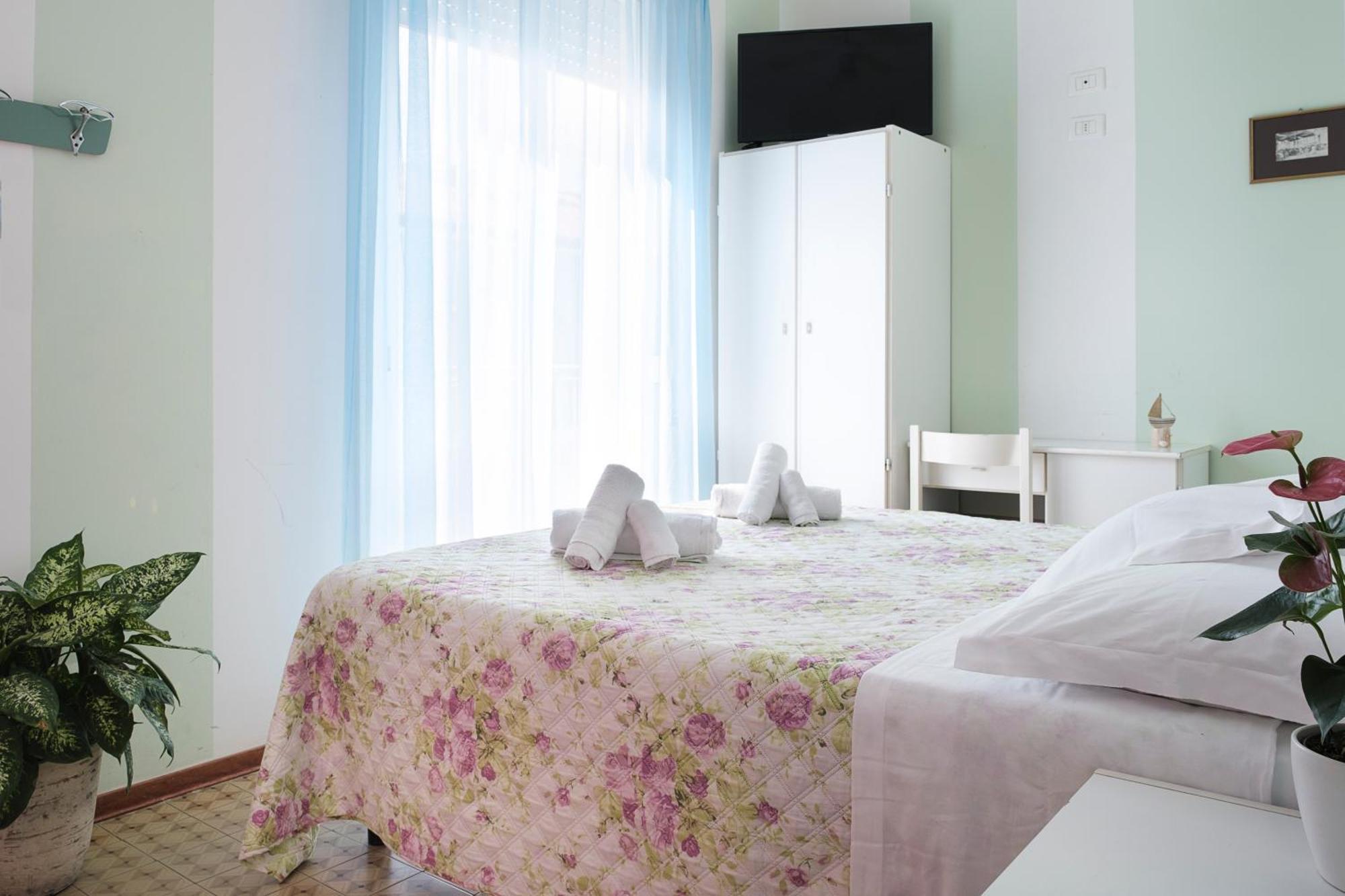 רימיני Hotel Cheri מראה חיצוני תמונה