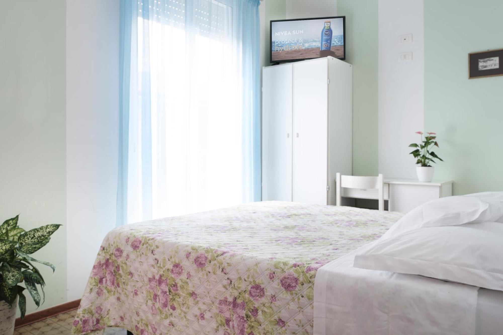 רימיני Hotel Cheri מראה חיצוני תמונה