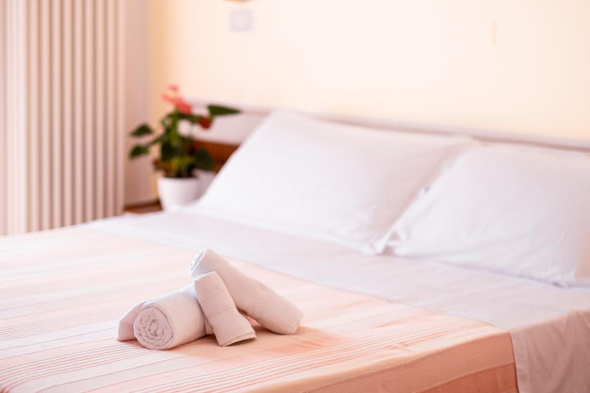 רימיני Hotel Cheri מראה חיצוני תמונה