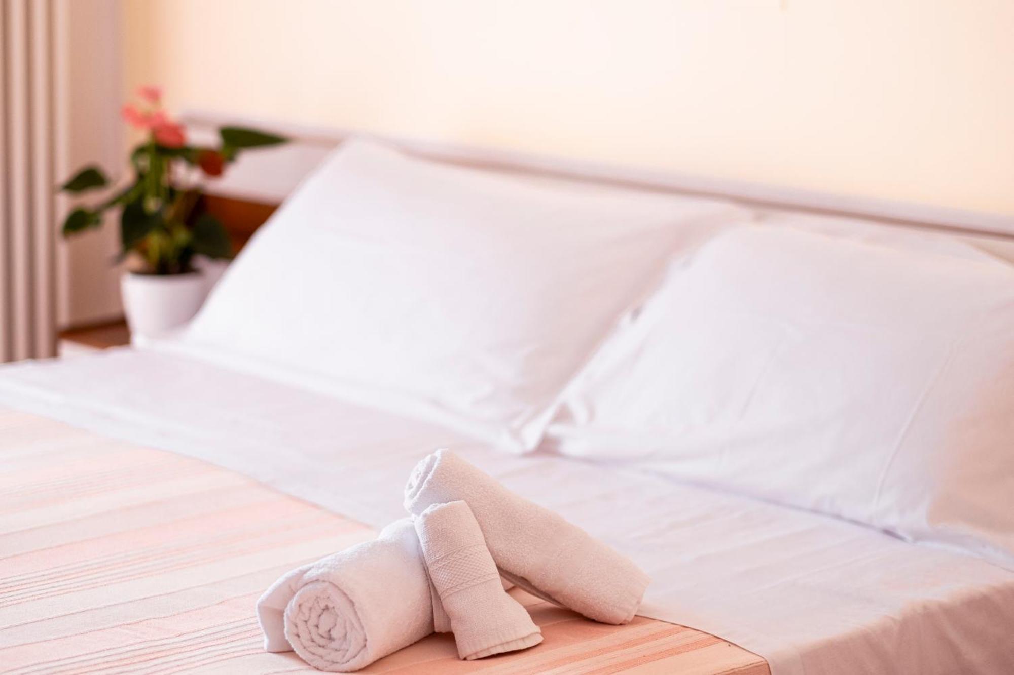 רימיני Hotel Cheri מראה חיצוני תמונה
